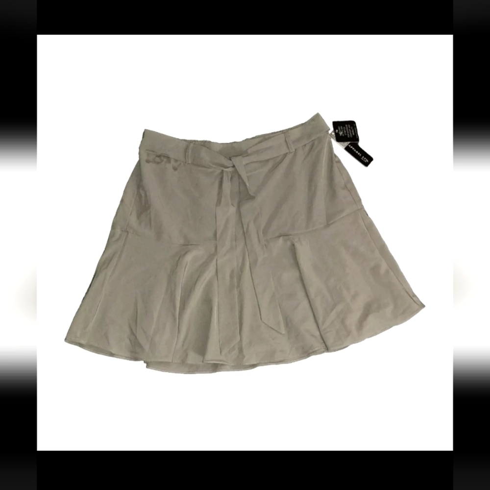 Soho Women's Medium Stretch Comfort Green Skort NWT *Stained* B20#16